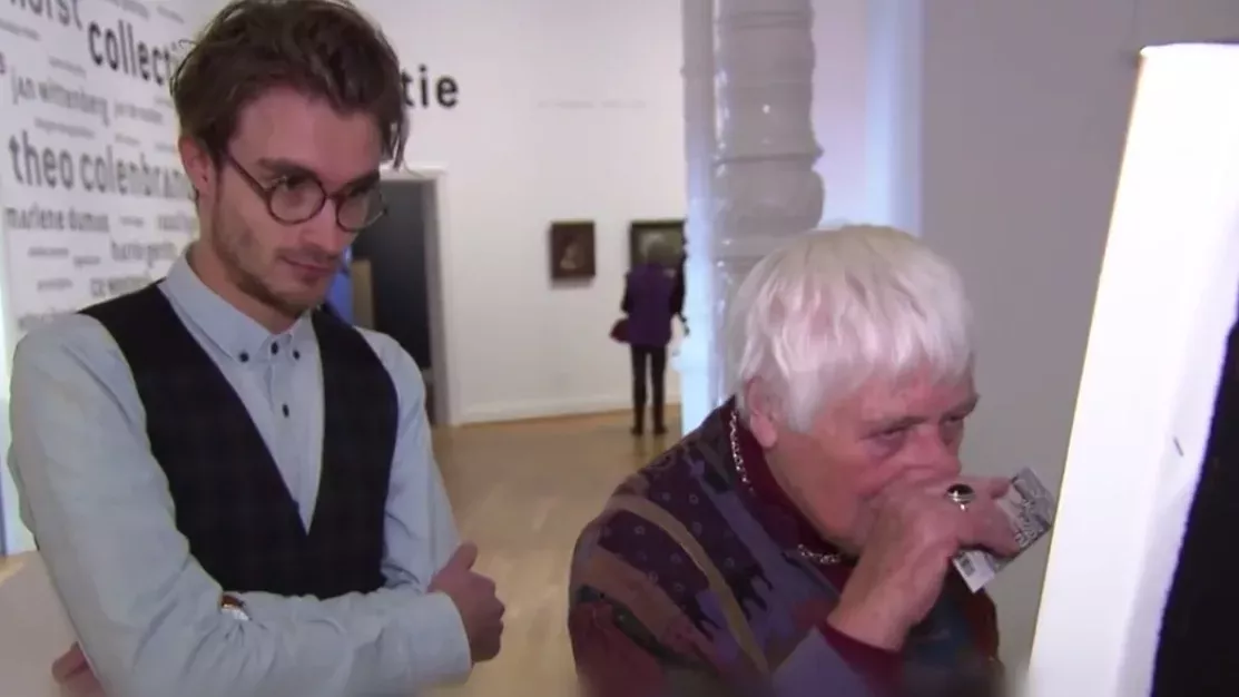 Er lässt ein Bild von Ikea in einem Museum für moderne Kunst von Experten bewerten