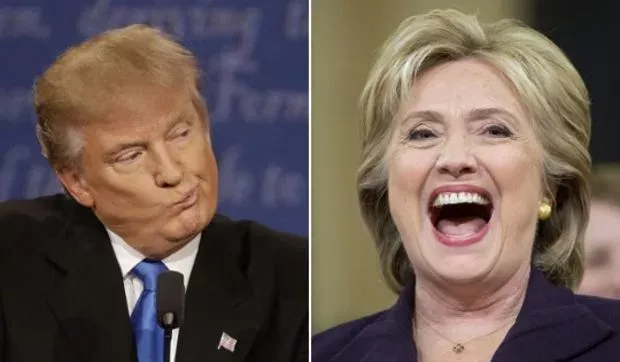 In diesem Momet wird Trump definitiv zur Witzfigur! Clinton und das Publikum lachen!