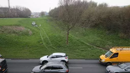 Autofahrer will einen Stau umgehen: Seine Idee sorgt für viel Spott im Netz