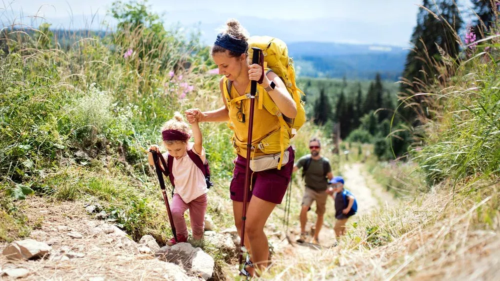 Wandern mit Kindern: Das sollten Eltern unbedingt wissen