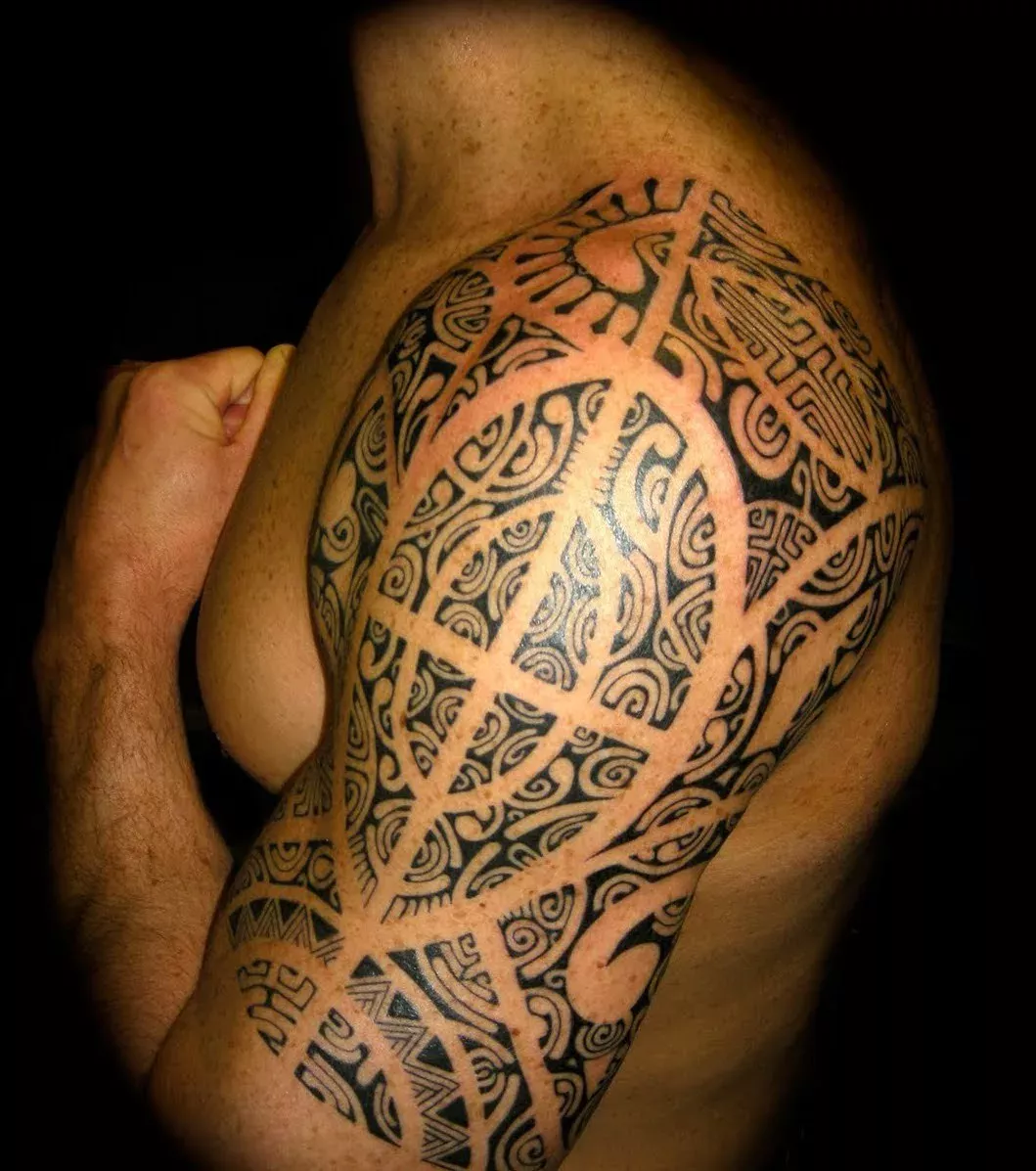 Maori Tattoos: Entdeckt die schönsten Tattoos in Tribalform
