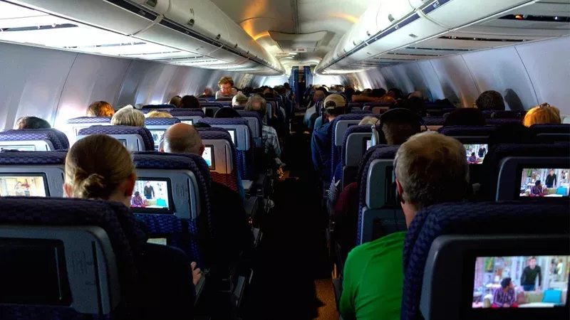 Rassismus bei Ryanair: Mann macht mit seinem Verhalten alle wütend!