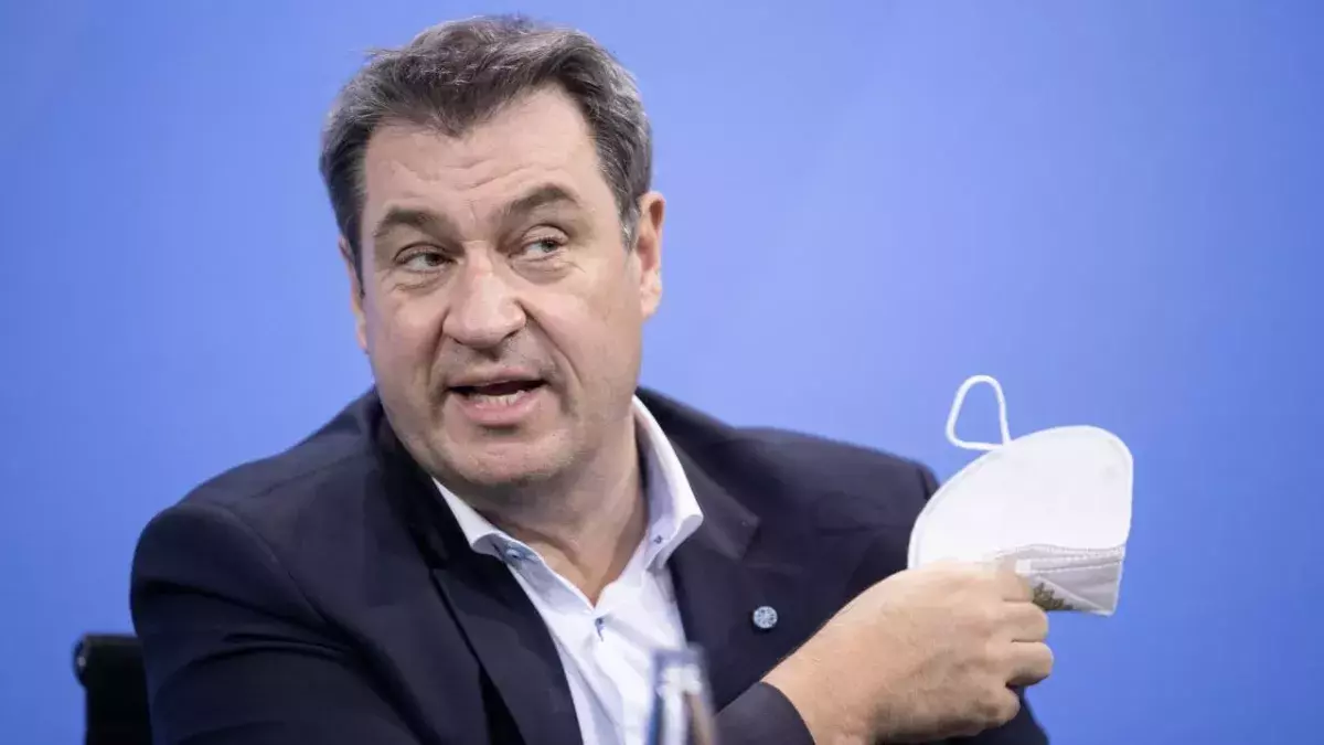 Söder nimmt seine Maske ab