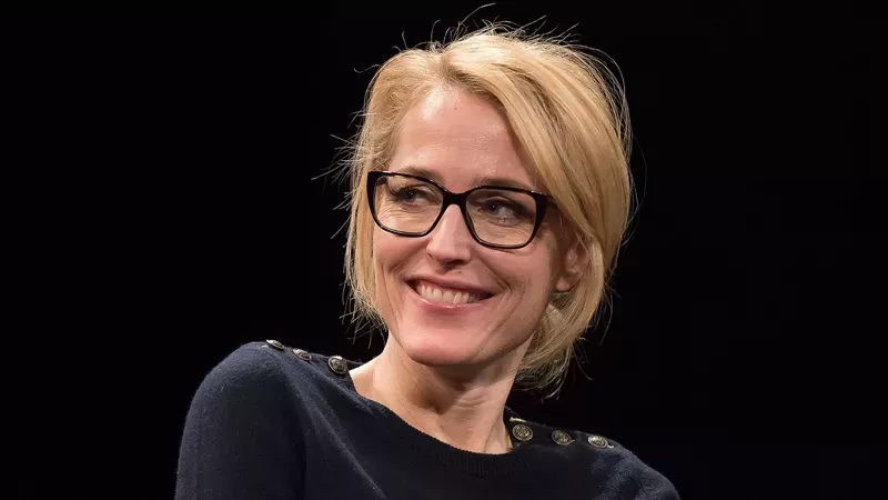 Sexologin Gillian Anderson zeigt, wie Vorspiel Männern richtig Spaß macht!