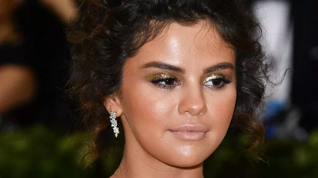 Selena meldet sich zurück 