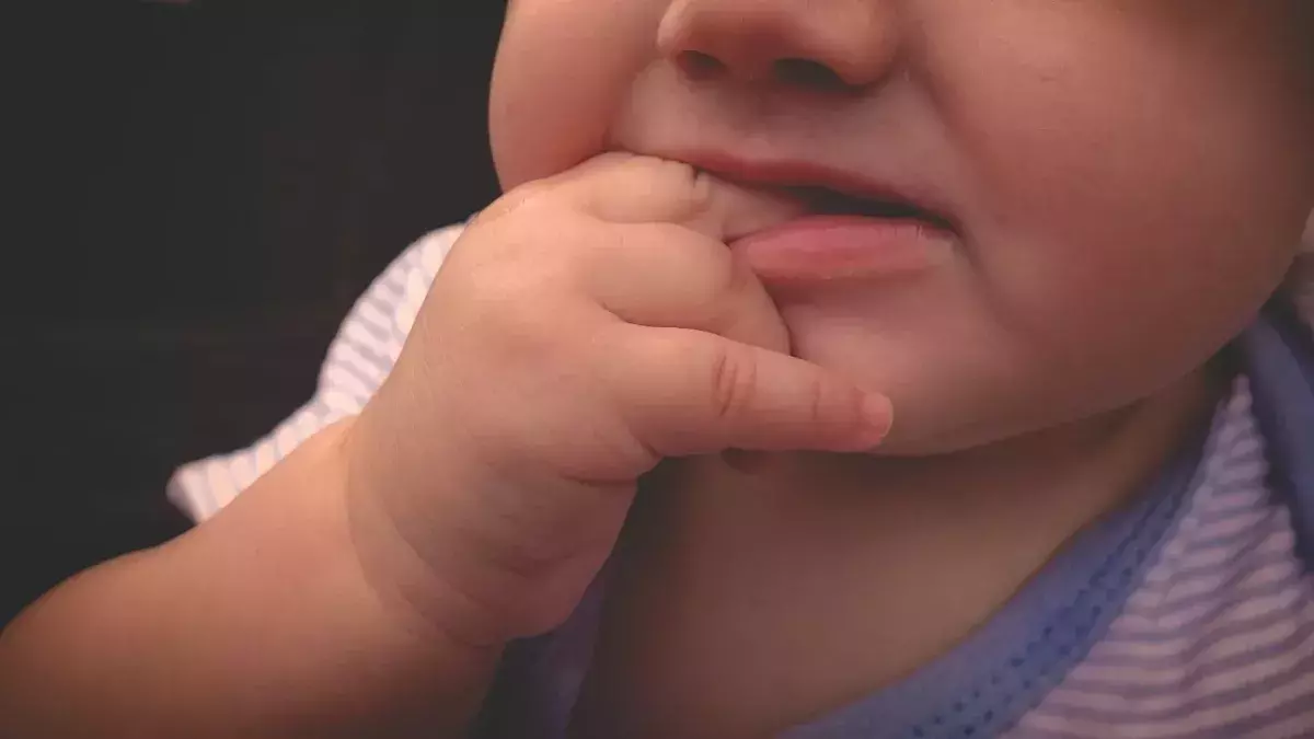 Baby mit Fleck im Mund