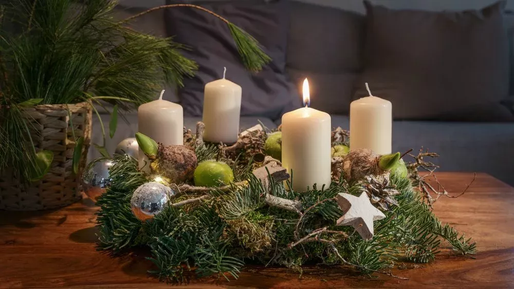 Gewusst? Mit diesen Tipps bleibt der Adventskranz länger frisch