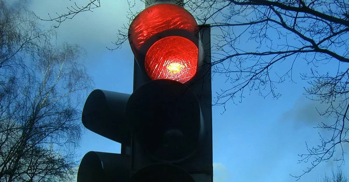 Rote Ampel: Runter von der Kupplung oder nicht?