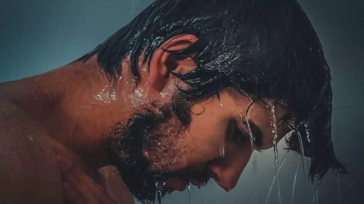 Diese schlechte Angewohnheit kann unter der Dusche gefährlich werden