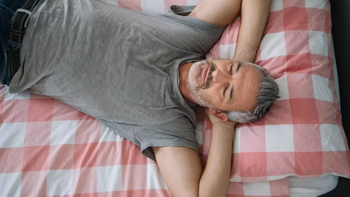 Für einen tiefen Schlaf: So solltest du dein Bett im Schlafzimmer positionieren