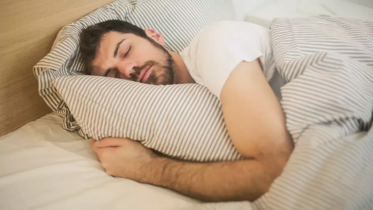 Schlaftipp vom Arzt: Besser alleine schlafen