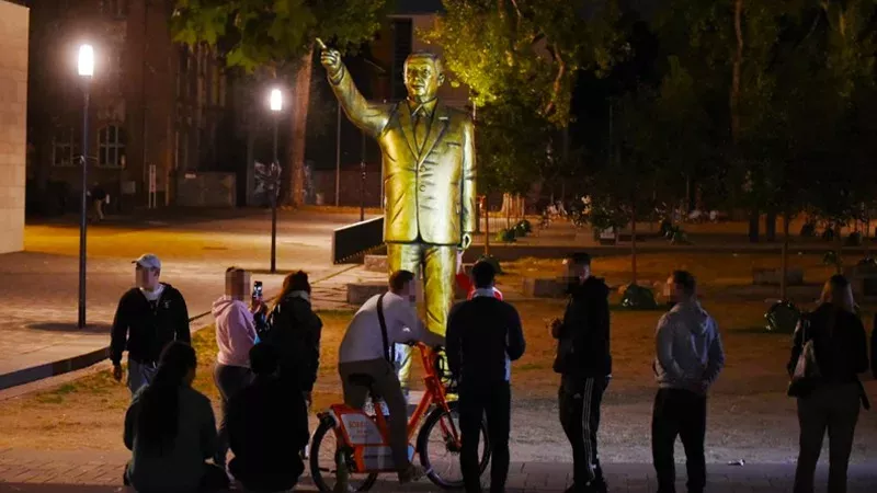 Erste Vorfälle an goldener Erdogan-Statue mitten in Deutschland