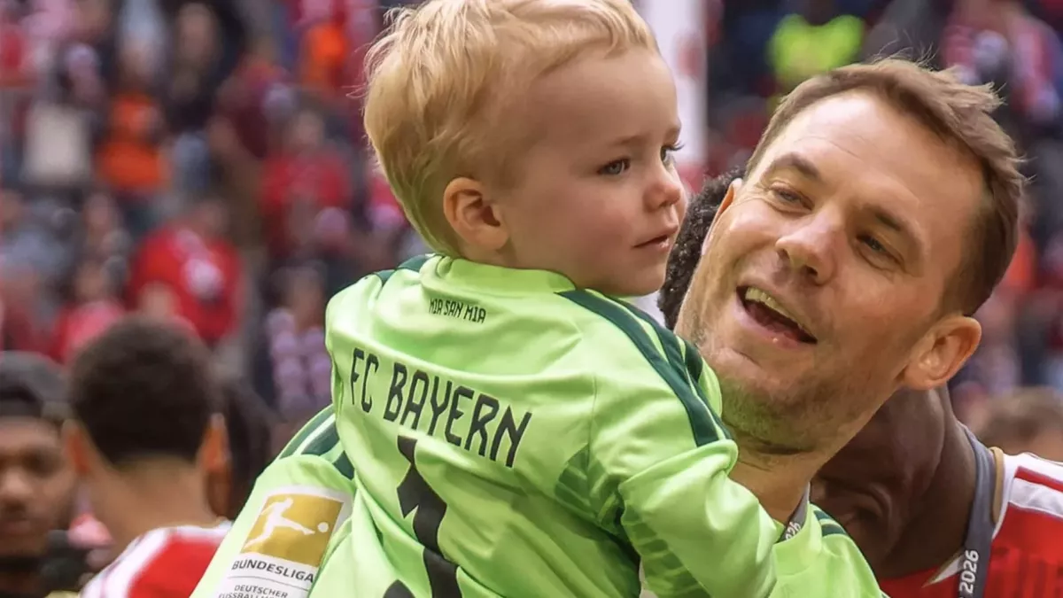 "Sie sehen aus wie Zwillinge" Manuel Neuer zeigt seinen Sohn
