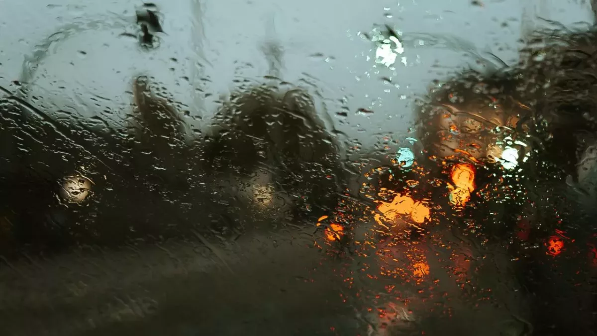 Sommer Ade: Regenschirm statt Sonnenbrille im Norden Deutschlands