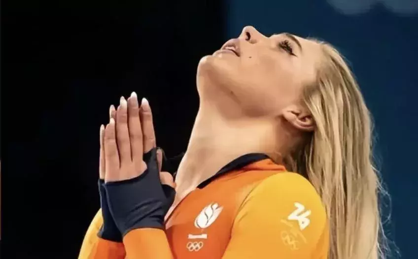 Die Olympiasiegerin glänzt in einem außergewöhnlichen Outfit im Wert von 1 Million Dollar