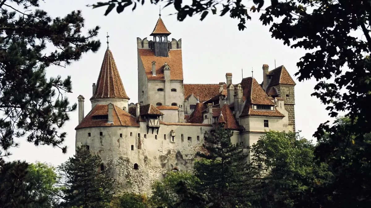 Impfen ist nun auch im Schloss von Graf Dracula möglich.