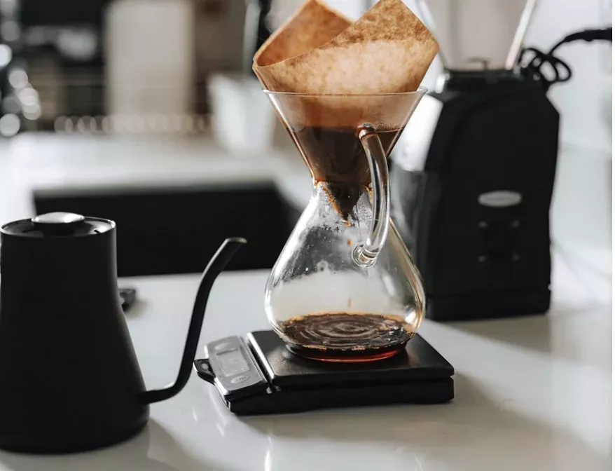Warum wurde Kaffee in der Vergangenheit in der muslimischen Welt verboten?