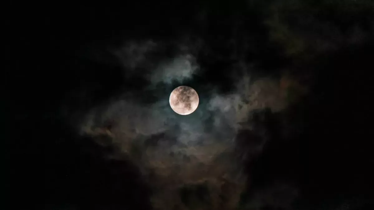 Der Vollmond ist ein Symbol in vielen Geschichten