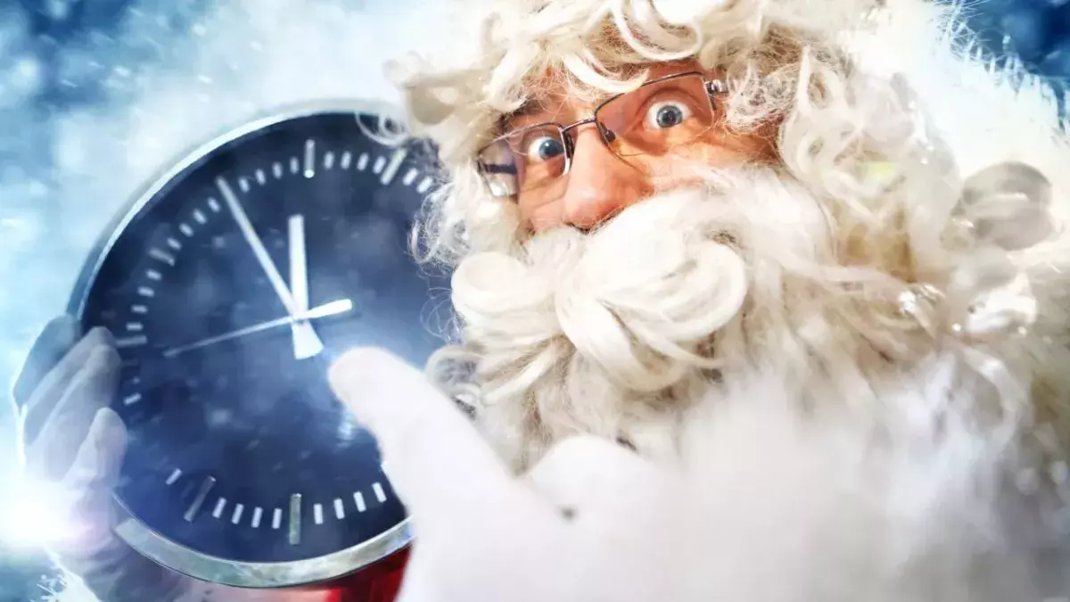Der Weihnachtsmann hat die Zeit im Blick