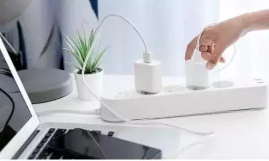Welche Geräte darf man niemals an eine Mehrfachsteckdose anschließen?