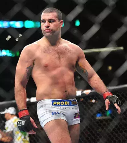 19. Shogun Rua gehört zu den Pfeilern der traditionellen MMA. Er fing bei Pride an, bevor er einen UFC-Gürtel gewann. Sein Kampf gegen Dan Henderson bleibt einer der brutalsten der Geschichte