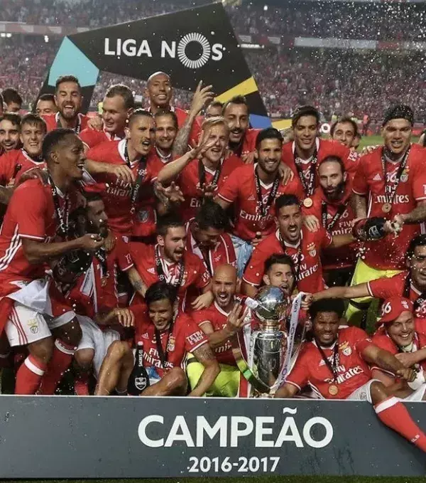 Benfica (Portugal): 43% der Landsleute sollen den Klub hassen. Bestimmt wurden nur Fans von Sporting und Porto gefragt.