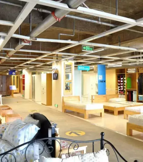 Die Wege bei Ikea sind wie Labyrinthe gebaut. Alle 15 Meter ist eine Kurve, um das Interesse der Kunden aufs Neue zu wecken.