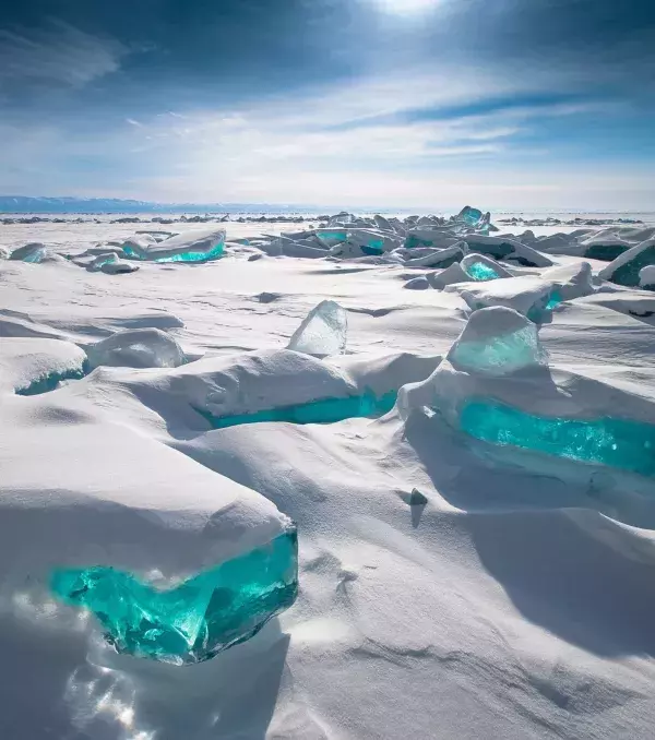 Diese türkise Schönheit befindet sich im russischen Baikalsee