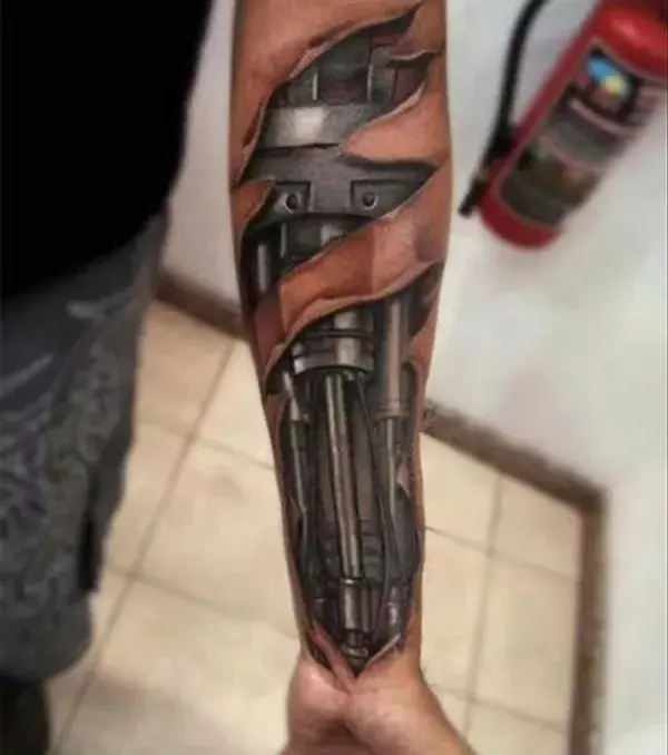 Ein Mensch mit einem biomechanischen Arm?