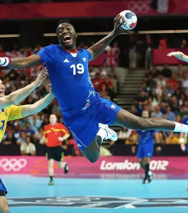 10. Handball zwischen 800 und 920 Kalorien pro Stunde