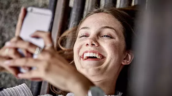 Wusstet ihr, dass Apple eine App namens "Happy Fun" entworfen hat, die Frauen mit einer interaktiven Vulva beibringen soll, wie man ordentlich masturbiert?