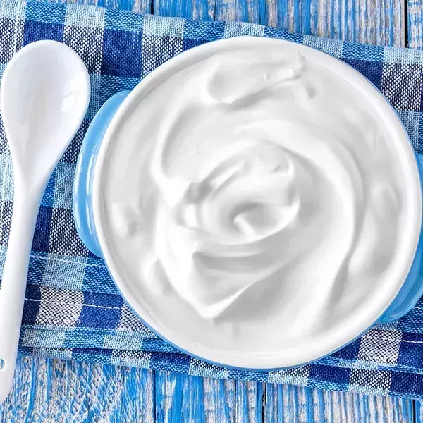 Magerquark ist preiswert und unterstützt den Muskelaufbau. Foto: Getty Images