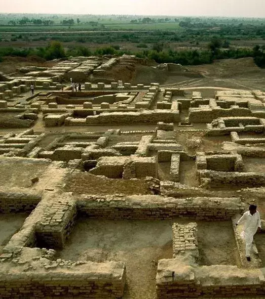 Mohenjo-Daro, 1922 in Pakistan entdeckt. Diese uralte Stadt wurde während der indischen Bronzezeit erbaut.