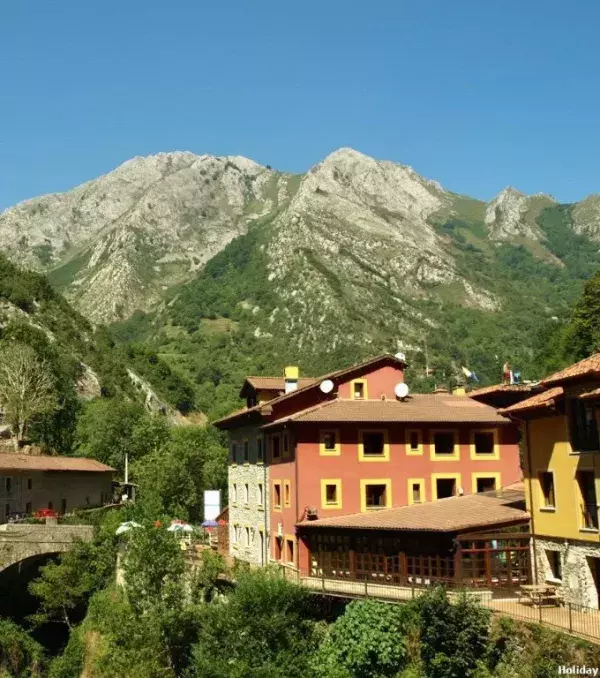 Spendable Städte: Ponga (Spanien): Dieses Dorf bietet 3000 Euro, wenn du dorthin ziehst. Das ist noch nicht alles: 3000 Euro bekommst du auch für jedes neugeborene Kind (solange man dort lebt)