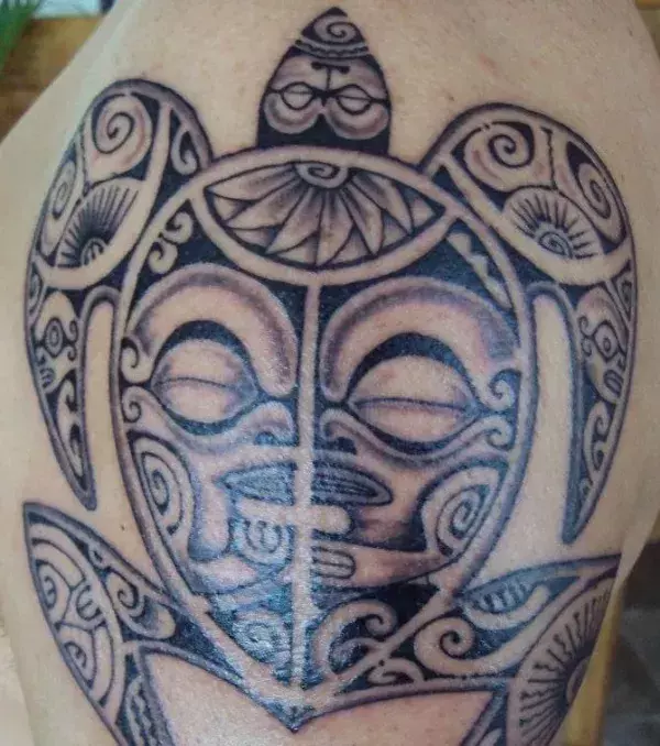 Tribal Tattoo in Schildkrötenform