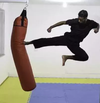 Uru Can in Brasilien: Erfunden von der Armee, eine Mischung aus Karate, Taekwondo, Kung Fu Judo und Jiu-Jitsu.