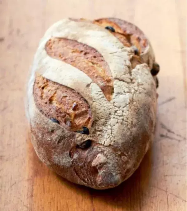 Vollkornbrot: liefert Ballaststoffe, Zink und Energie