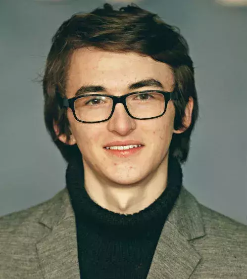 Isaac Hempstead-Wright (Bran Stark): 1m80
