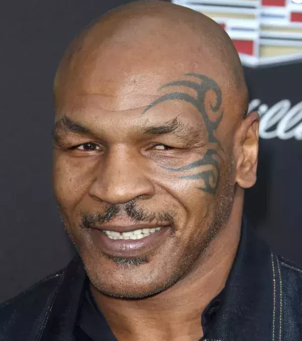 Mike Tyson: „Ein totaler Fehler. Man sollte sich nicht das Gesicht tätowieren lassen, wenn man keine Tattoos am Körper hat.“
